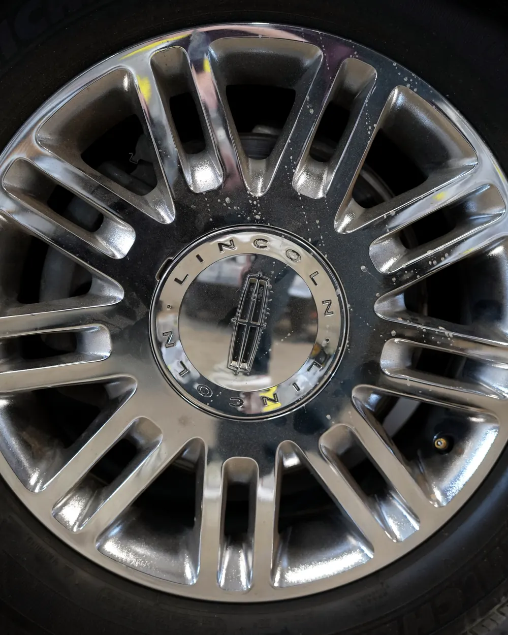 Polished Lincoln alloy wheel